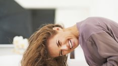 Как да изсушим правилно къдрава коса?