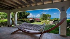 Хамак в градината