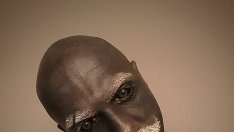 Човекът-негатив си махна гениталиите, не подхождат на татусите му