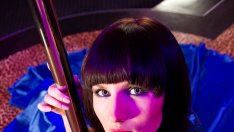 Стриптийз клубове примамват студентки като им плащат таксите