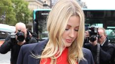 Ели Голдинг и тя в звездния тренд без сутиен