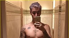 Бийбър показа плочки и лилава коса в ново селфи