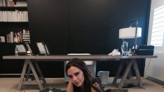 Виктория Бекъм дари дрехите на Харпър