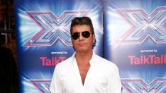 Саймън Кауъл си поставя инжекции с витамини