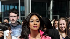 Никол Шерцингер: Толкова съм самотна, че каня служителите си на вечеря