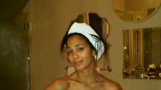 Никол се показа по хавлия