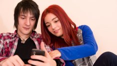 Младежите със смартфони правят повече секс