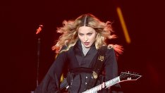 Мадона изправи гърди пред терористите