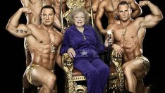 Бабчето Бети Уайт пее рап сред полуголи мъжаги (видео)