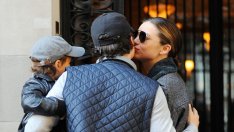 Миранда и Орландо си разменят целувки, въпреки че се разделят