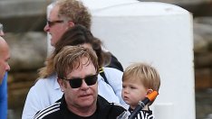 Синът на Елтън Джон му е одрал кожата