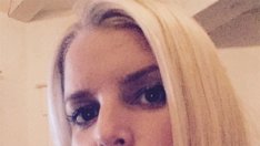 Джесика Симпсън дебютира секси къса прическа