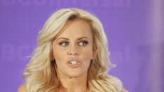 Джени Маккарти ходи на църква без бельо