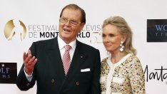 Джеймс Бонд е бил бит от жените си