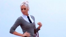 Градски стил: пуловерът, полата и чорапите