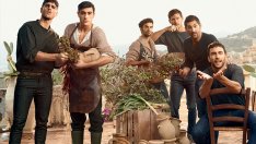 Мъжете са по-привлекателни, когато са в компания