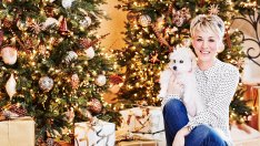 Кейли Куоко отваря вратите на празничния си дом