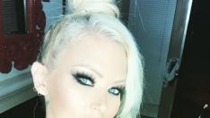 Кралицата на порното чака трето дете