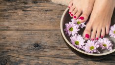 Стъпка по стъпка срещу напуканите пети