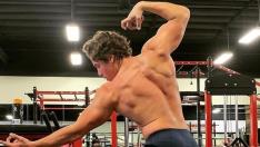 По стъпките на татко: Синът на Арнолд Шварценегер вае мускули