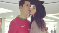 Ирина Шейк не може да устои на восъчния Роналдо