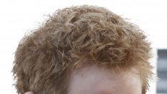 Принц Хари се весели с красавица в басейн