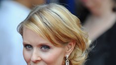 Синтия Никсън си обръсна главата