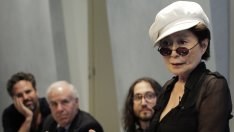 Йоко Оно пусна модна линия за мъже