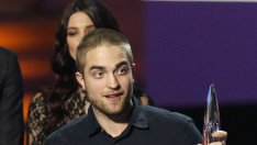 Робърт Патинсън си обръсна главата