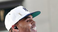 Крис Браун разпуска със семейството на Риана