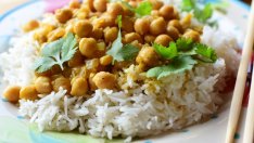 Ориз с нахут и къри