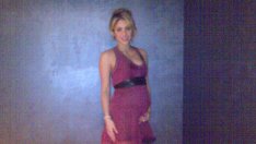 Шакира показа корема си