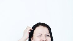 Чесането е заразно