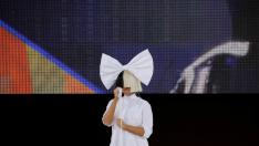Сиа атакува папараци: Сподели своя гола снимка