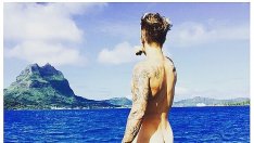 Звездите, които качиха свои голи селфита в социалните медии