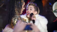 Майли Сайръс и Кейти Пери се разцелуваха!