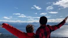 Щастливи заедно: Сара Хайланд и Уелс Адамс на почивка в планината