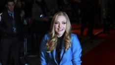 Аманда Сейфрийд разкара и Джош Хартнет