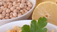 Хумус на трапезата