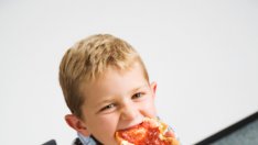 И 5-годишните попадат в капана на емоционалното хранене