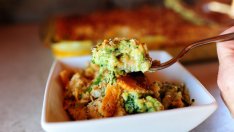 Броколи с топено сирене и крекери