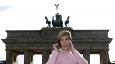 Саша Барън Коен купува роби във филм на Тарантино