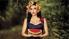 Ева Лонгория скандално бяла на модна корица