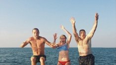 Айрланд Болдуин отиде на почивка с гаджето си и с баща си