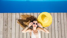 Почивка на басейн – погрижете се за косата