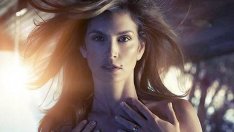 Синди спира времето с часовници Omega