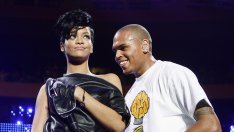 Риана и Крис Браун стоят половин час, заключени в тоалетната