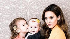 Джесика Алба и нейните малки принцеси