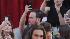 Емилия Кларк и приятели с парти-изненада за Джейсън Момоа