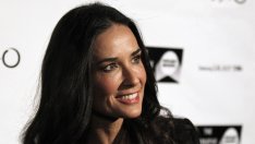 Деми пред развод, но не сваля халката